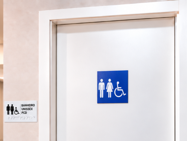 Placa PCD com identificação visual e em Braille